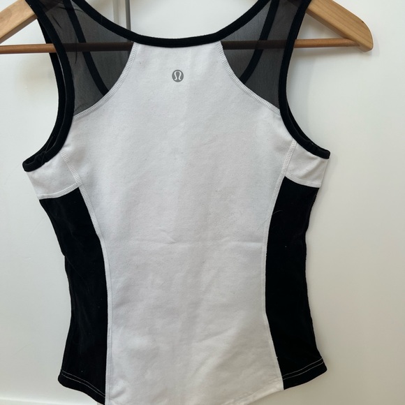 Lululemon tank. No built in bra. - Picture 2 of 3